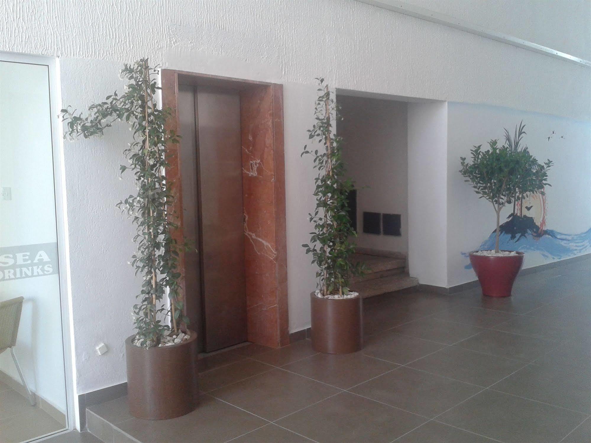 Palm Sea Beach Hotel Apartments Ларнака Экстерьер фото