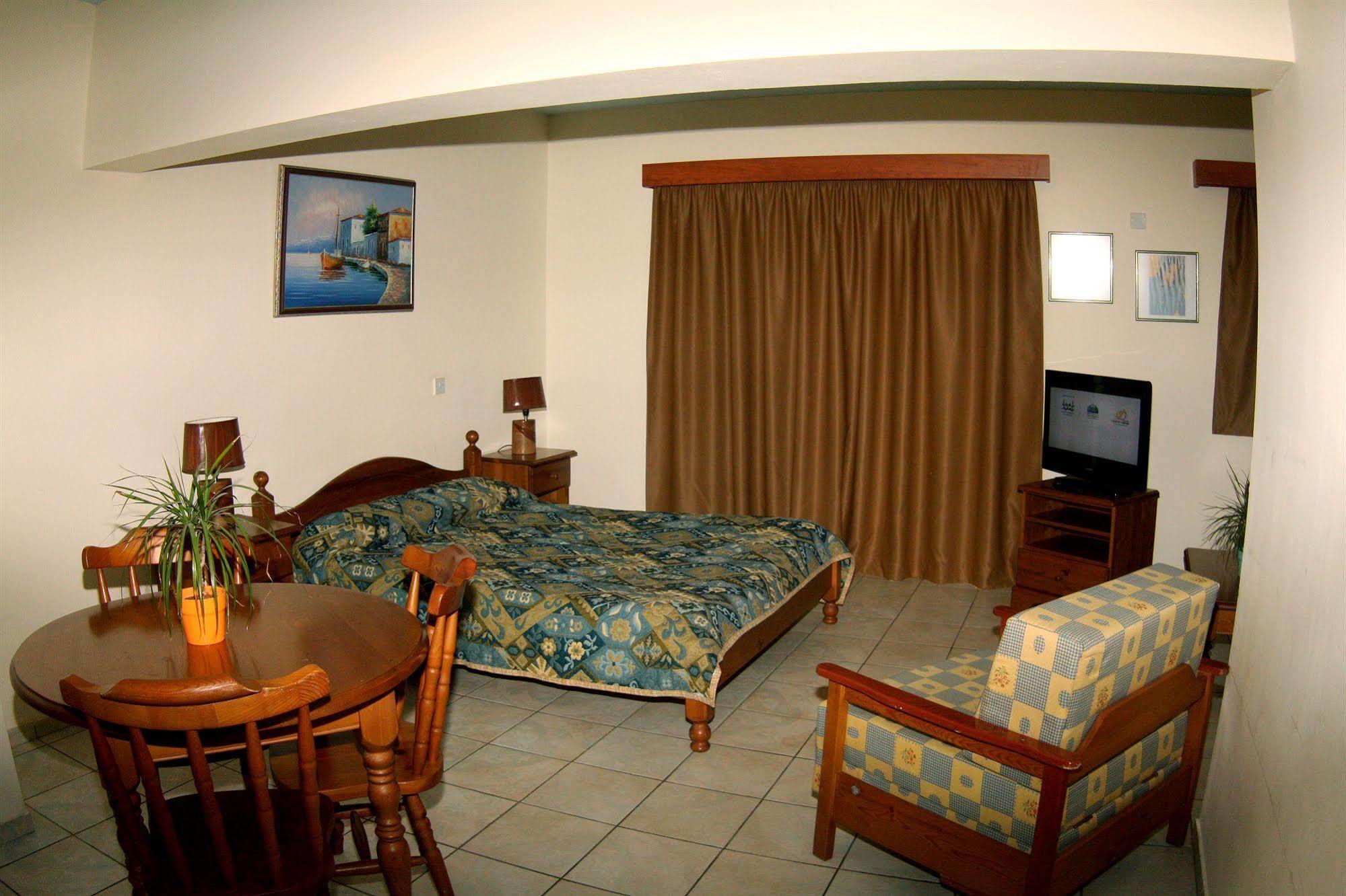 Palm Sea Beach Hotel Apartments Ларнака Экстерьер фото