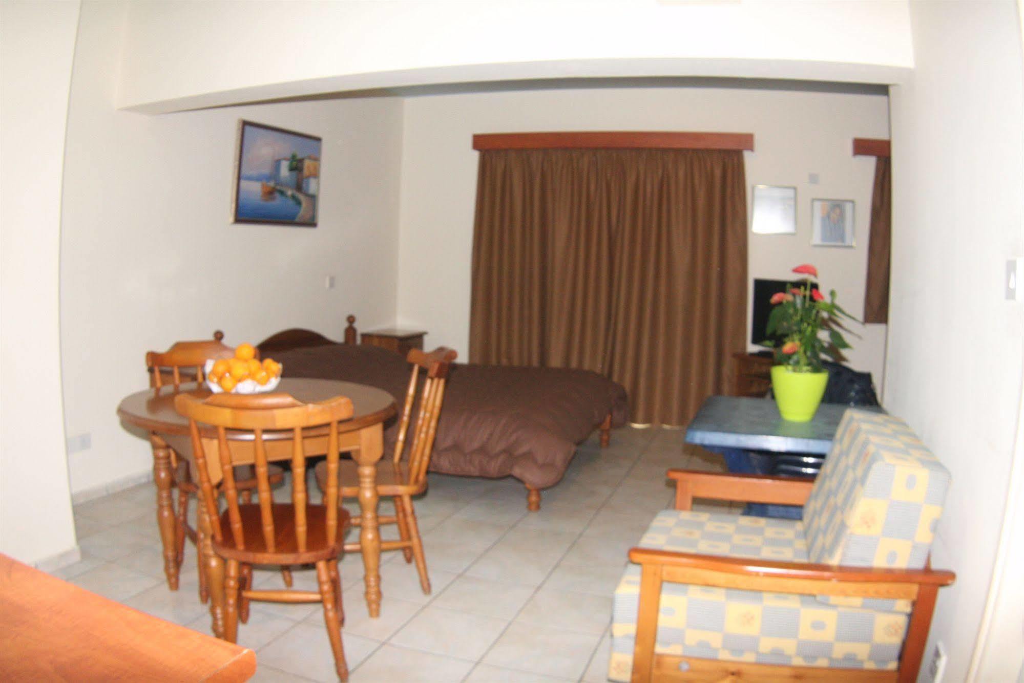Palm Sea Beach Hotel Apartments Ларнака Экстерьер фото