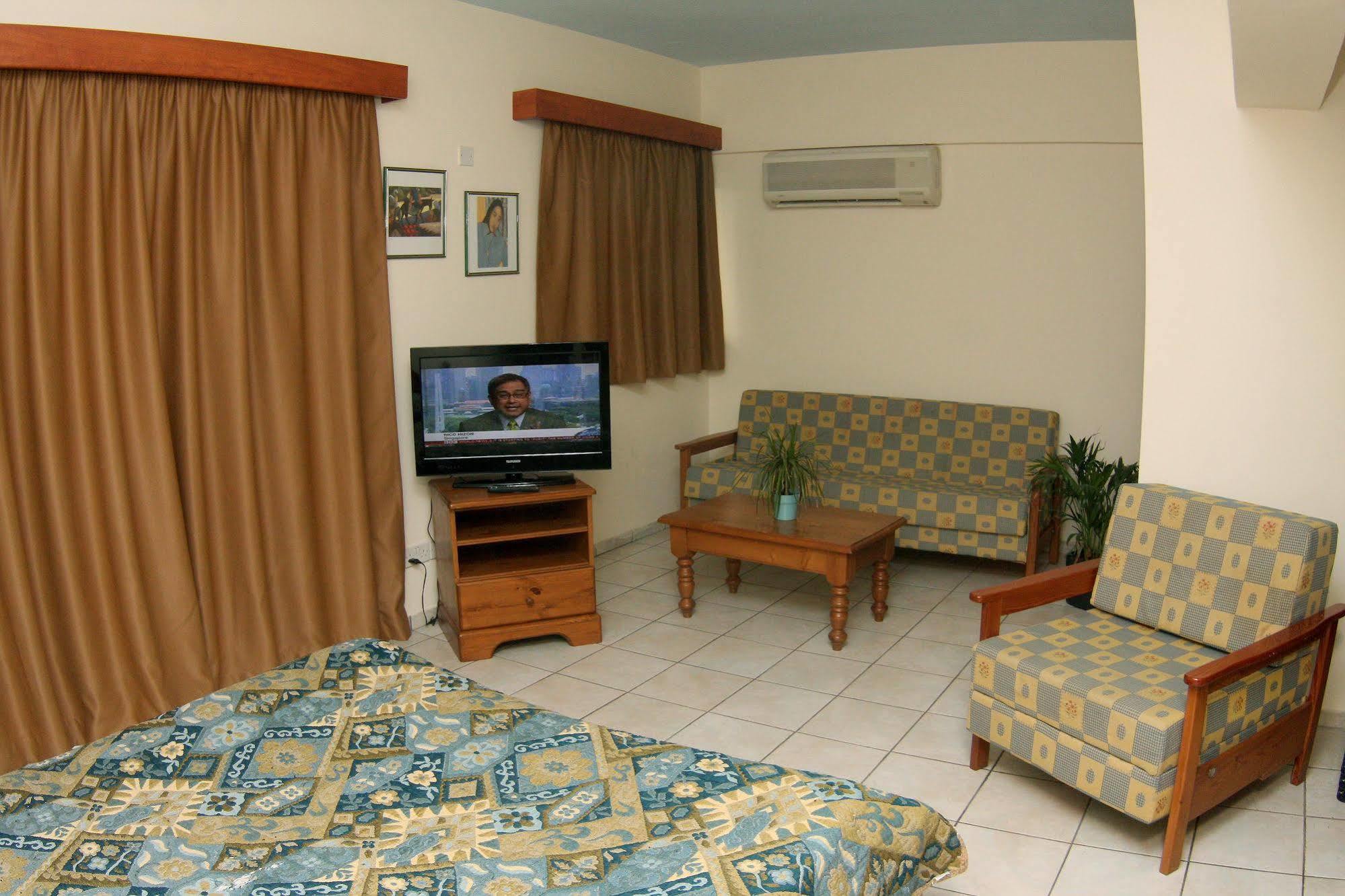 Palm Sea Beach Hotel Apartments Ларнака Экстерьер фото